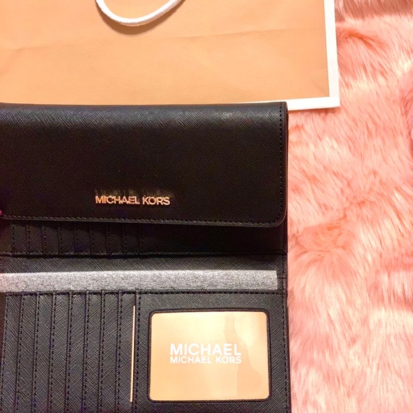 Tri Fold Michael Kors Wallet - Picture 3 of 3